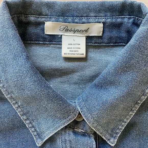 NWT Blue Denim Chambray Shirt Top Large - Passport - Picture 5 of 7
